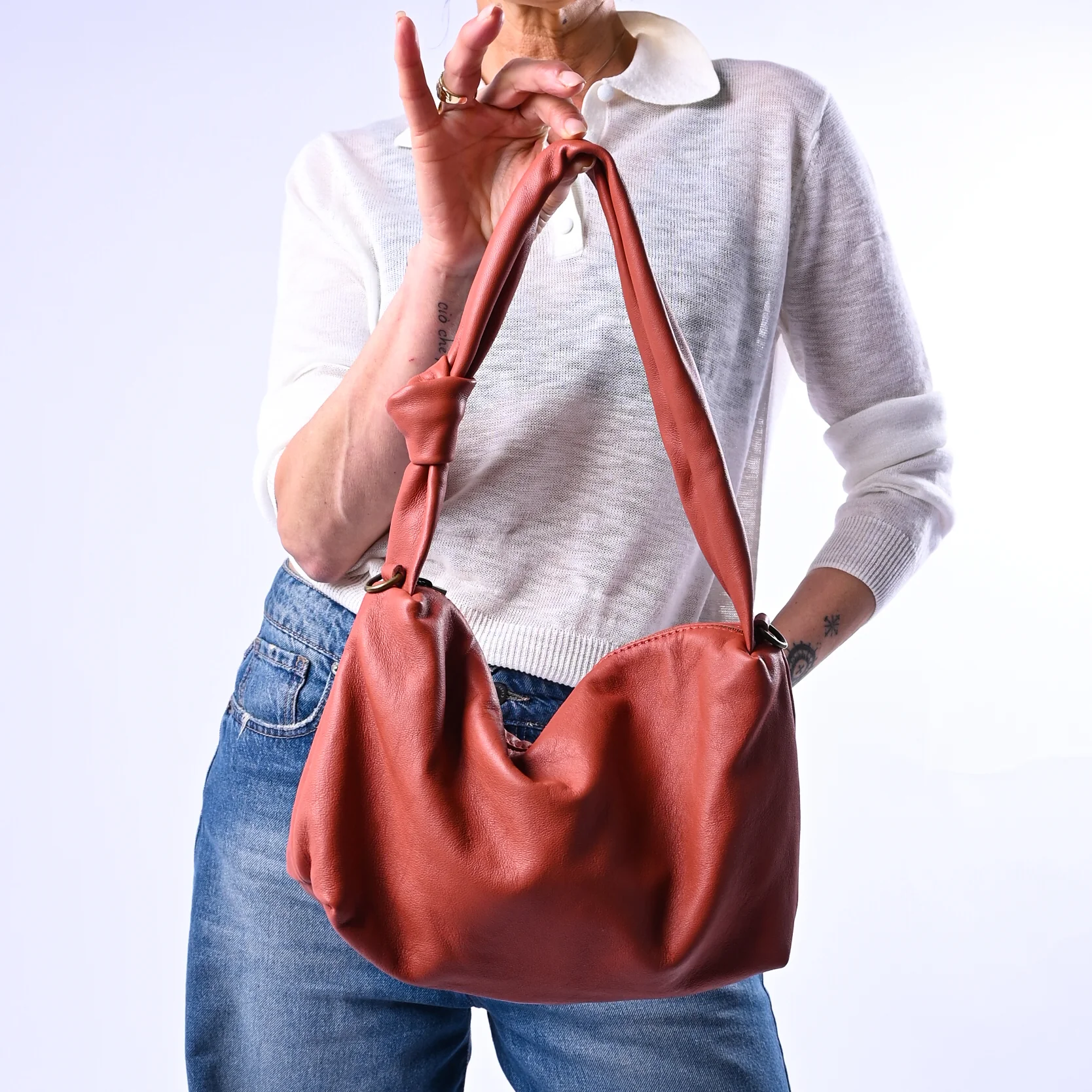 B LOVE - BORSA BAULETTO A MANO O TRACOLLA IN NAPPA ART.AR153 - COCCIO - Image 2