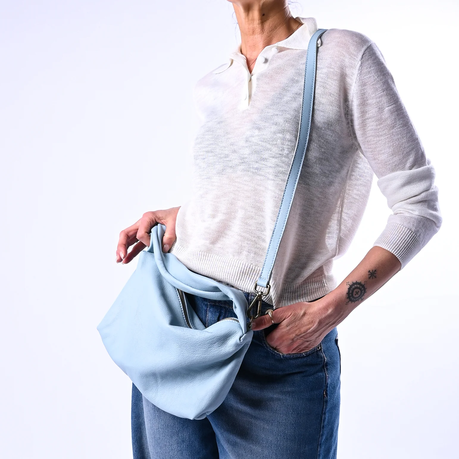 B LOVE - BORSA BAULETTO A MANO O TRACOLLA IN NAPPA ART.AR153 - CELESTE - Image 3