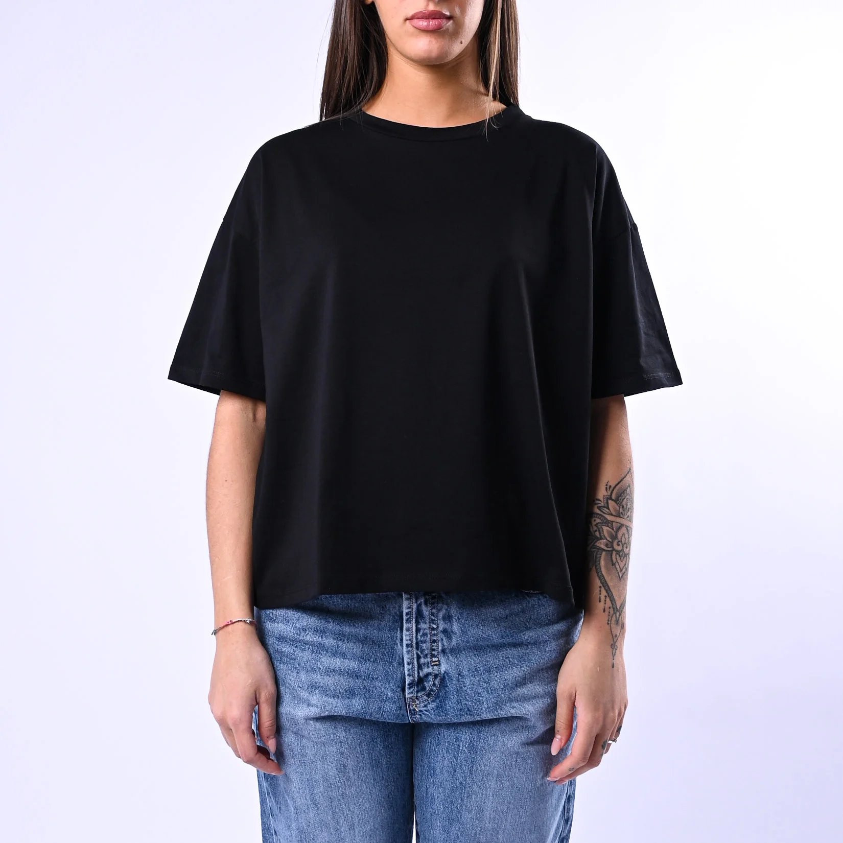 B LOVE - T-SHIRT A SCATOLA MANICA CORTA ART.12016 - NERO - Image 2