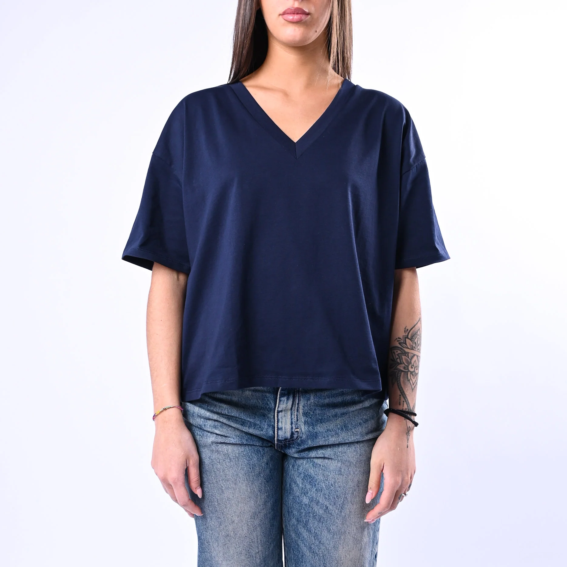 B LOVE - T-SHIRT A SCATOLA SCOLLO V ART.12001 - BLU - Image 2