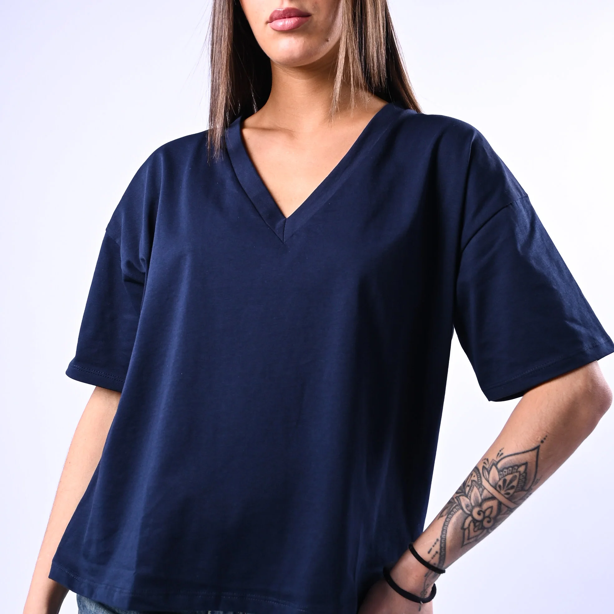 B LOVE - T-SHIRT A SCATOLA SCOLLO V ART.12001 - BLU - Image 5