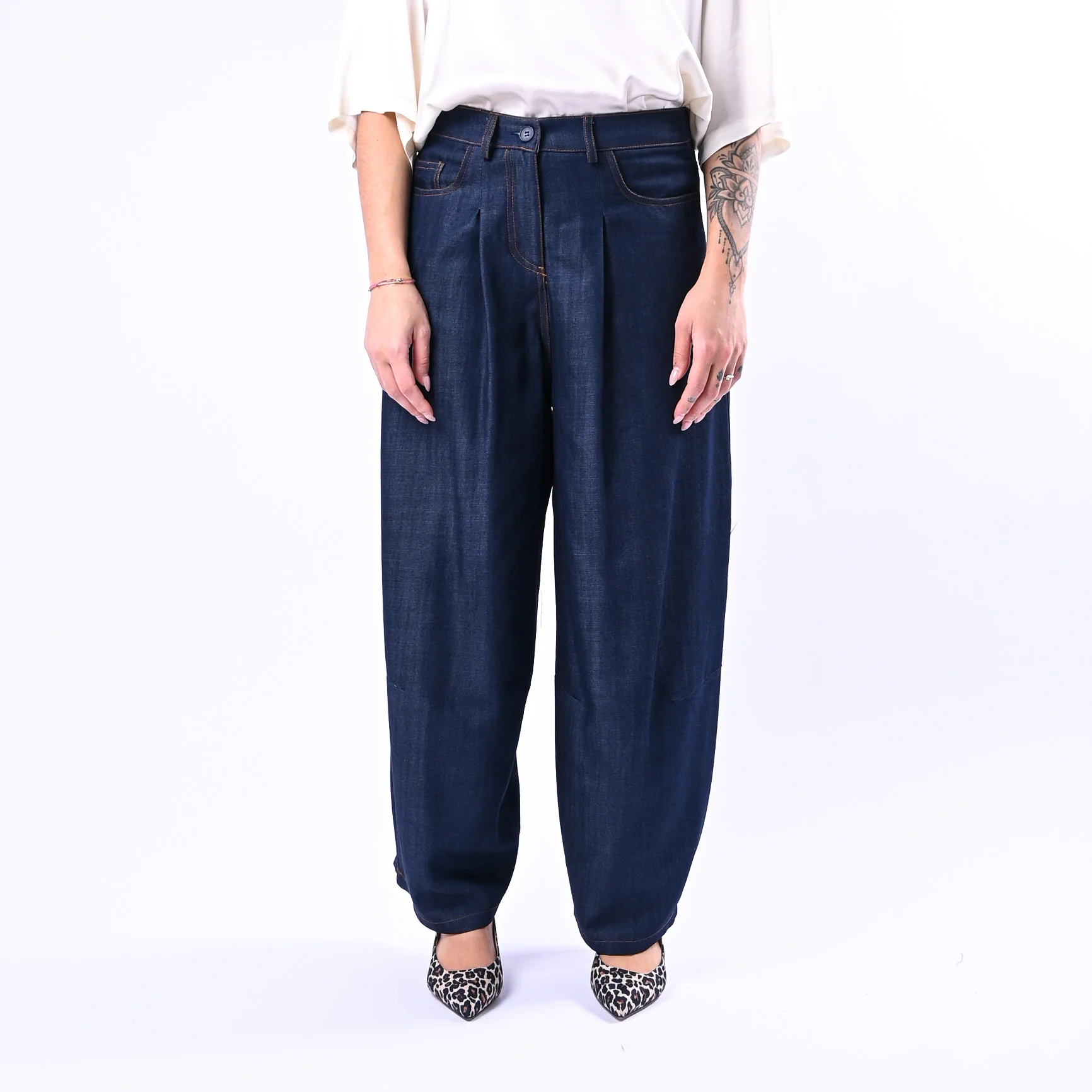 GOLD - PANTALONE TENCEL BALLOON CON PINCE ART.18092/2396 - DENIM SCURO - Image 2