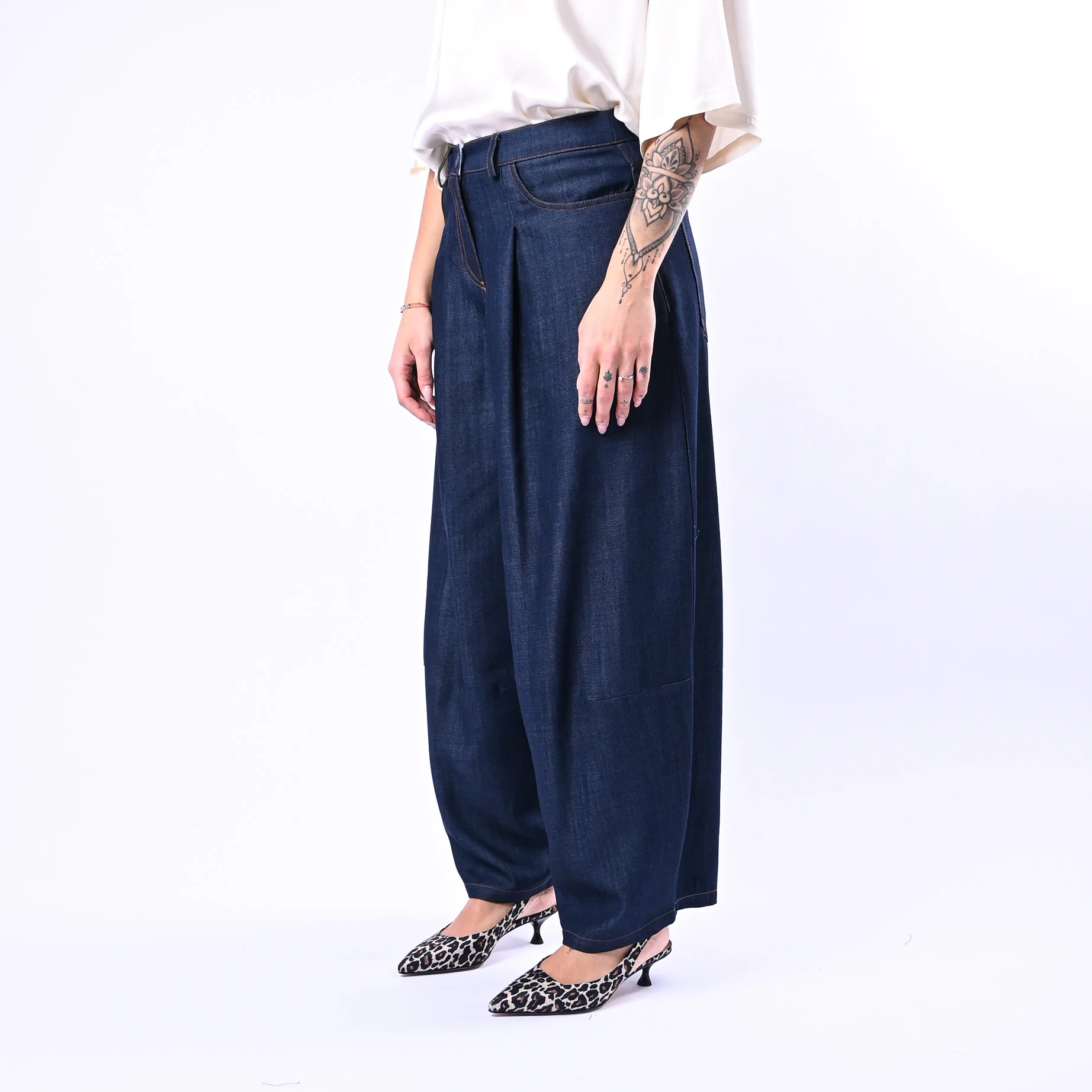 GOLD - PANTALONE TENCEL BALLOON CON PINCE ART.18092/2396 - DENIM SCURO - Image 3
