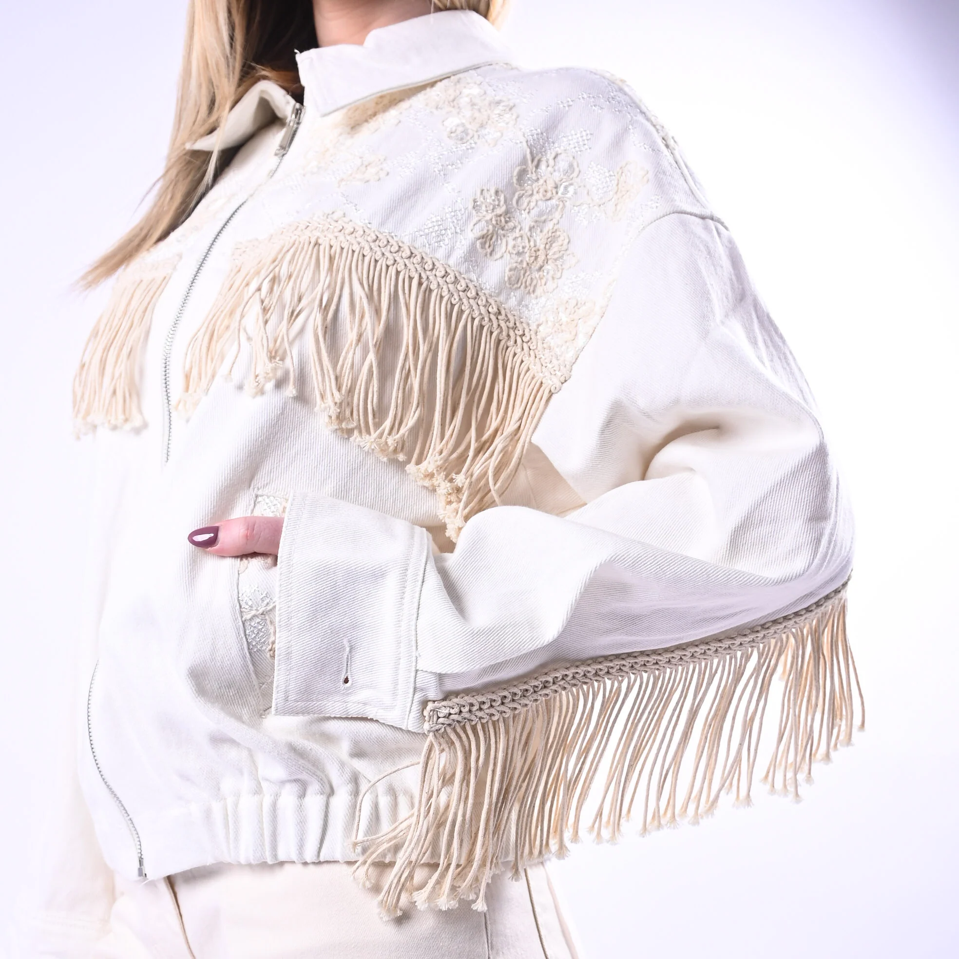HAVEONE - BOMBER BULL DENIM CON RICAMO E FRANGE ART.JSS-Q093 - BIANCO - Image 4