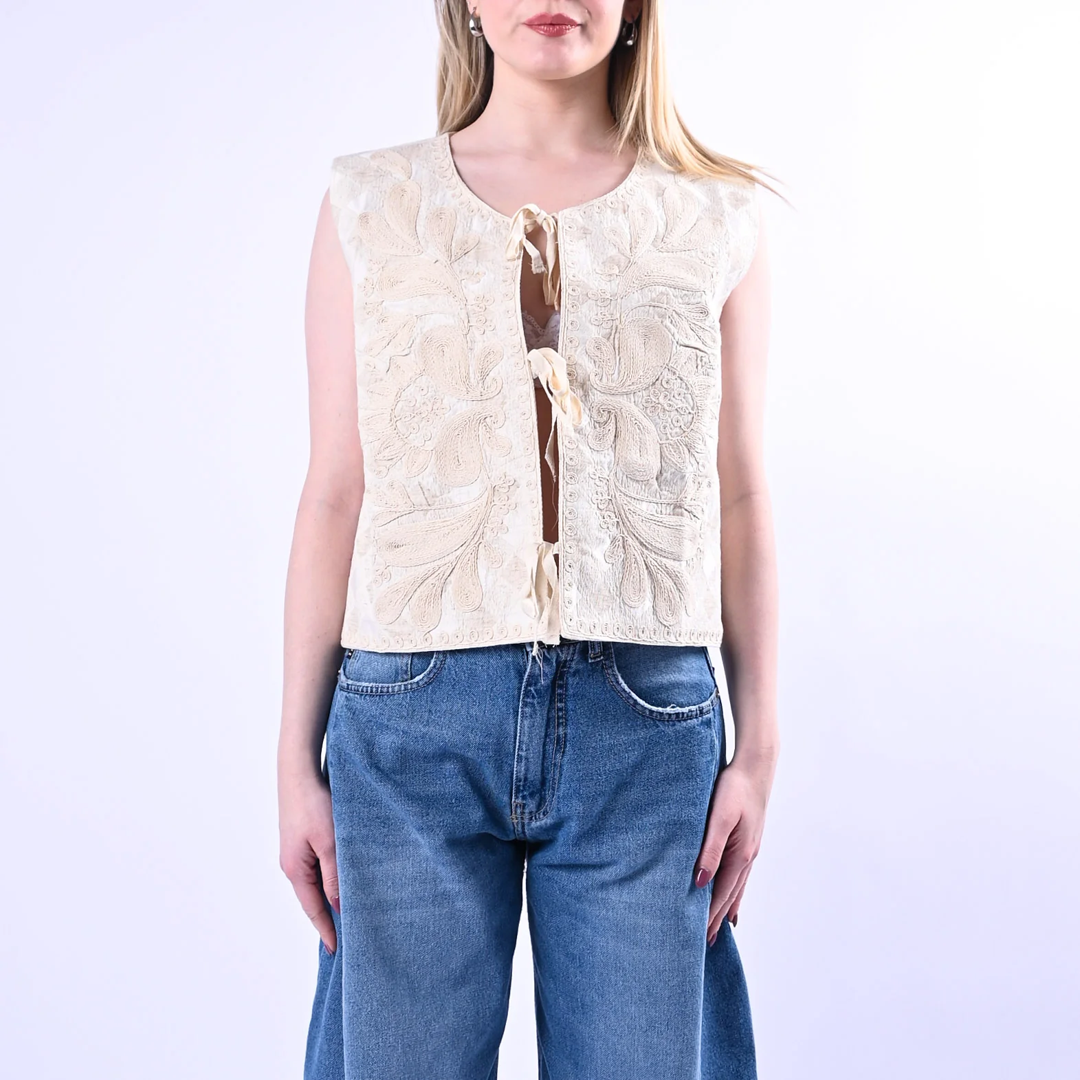 HAVEONE - GILET RICAMATO CON LACCETTI ART.LSS-Q023 - BEIGE - Image 2