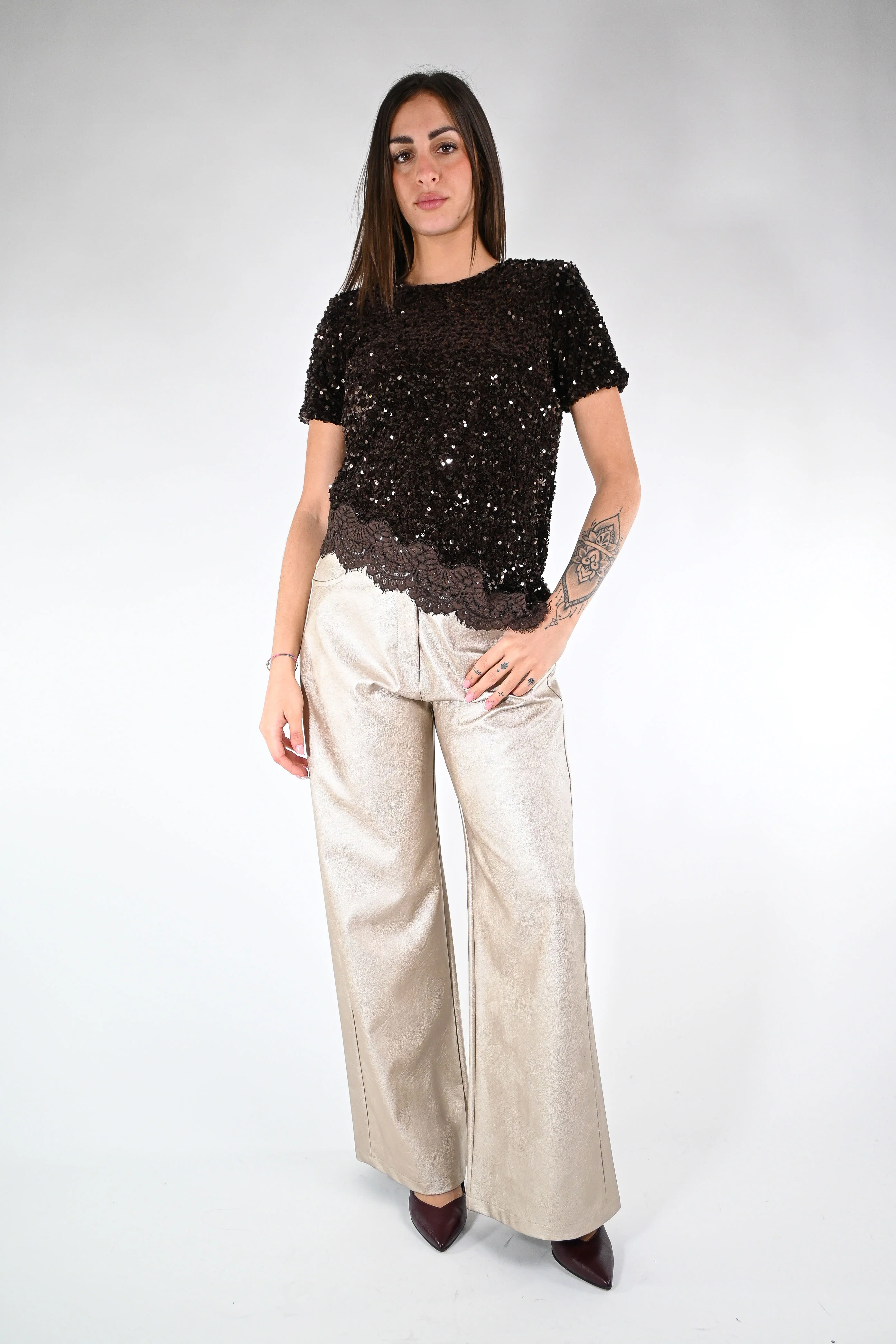 MOTEL - BLUSA PAILLETTES ASIMMETRICA+PIZZO ART.W25CC74 - MORO