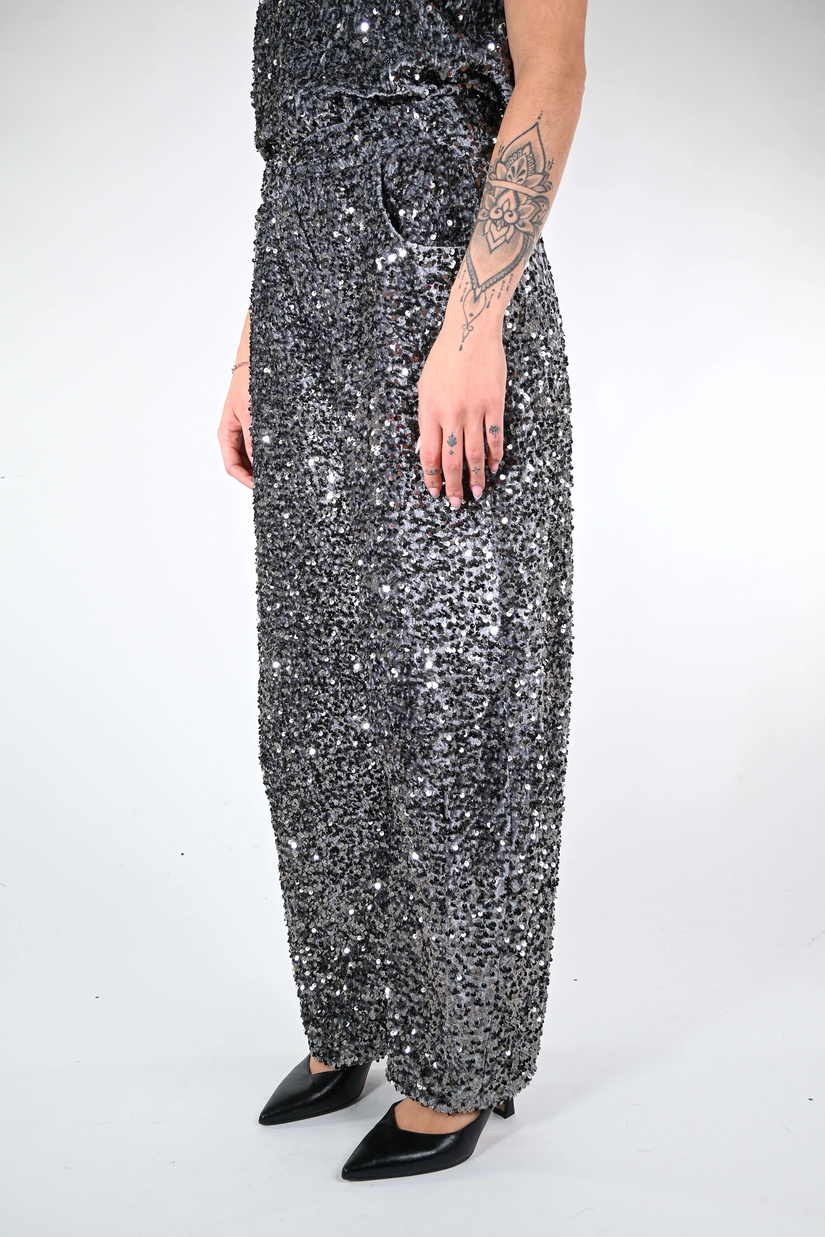 MOTEL - PANTALONE BARREL CON PAILLETTES ART.W25PC53 - GRIGIO - Image 3