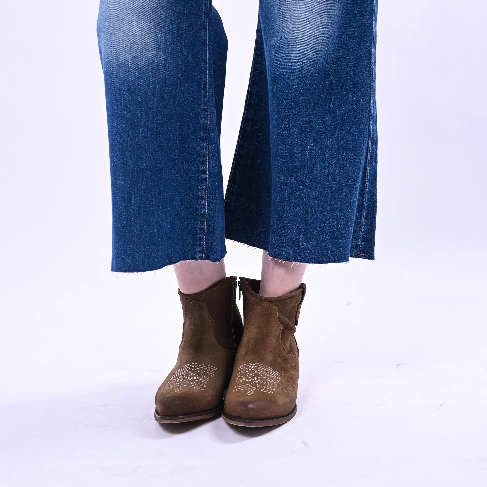 PHILIA LOFT - JEANS TROMBETTA SFRANGIATO ART.G02V0558 - LAVAGGIO MEDIO - Image 7