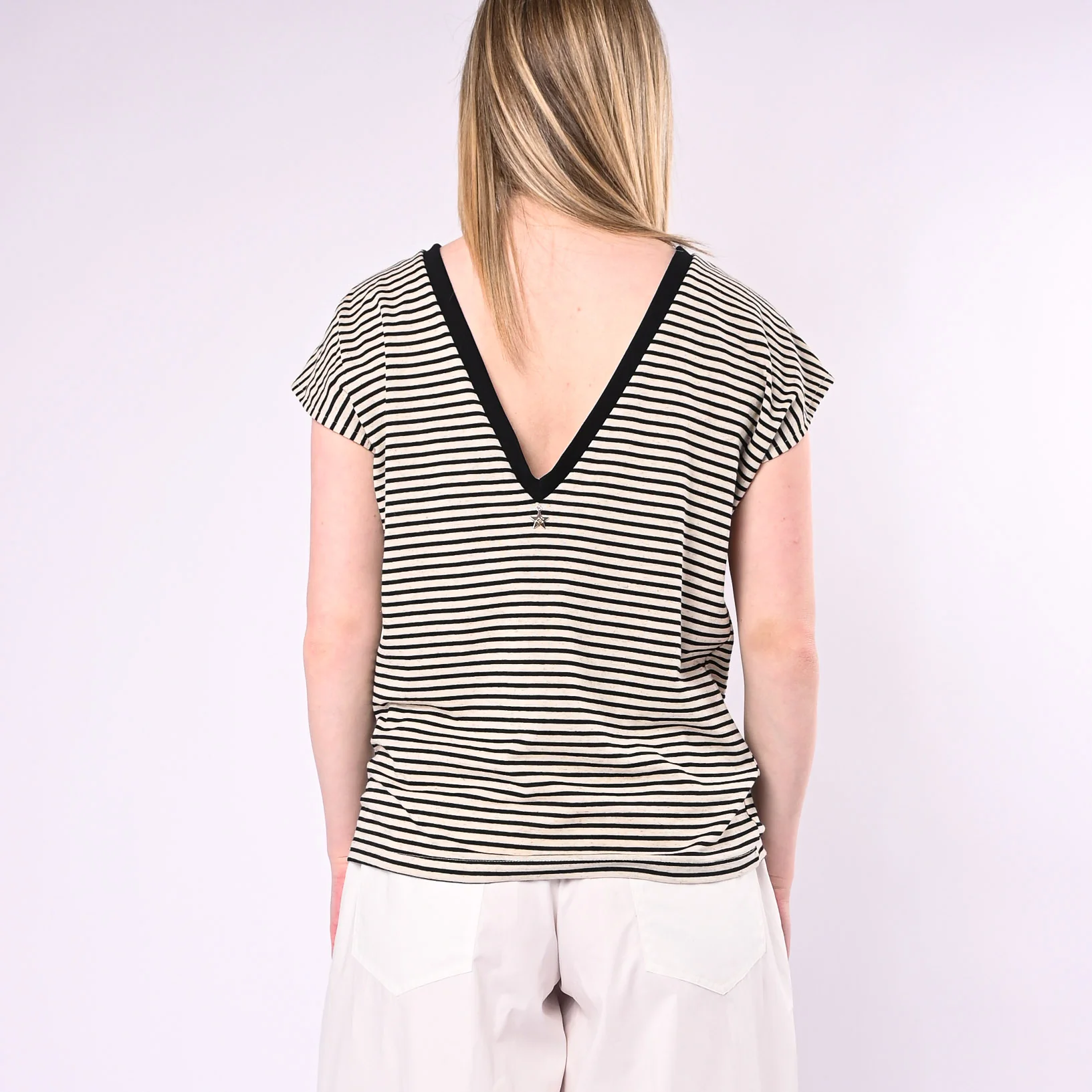 SOUVENIR - T-SHIRT RIGHE SCOLLO V DIETRO ART.M39F1419/PN - PANNA/NERO - Image 4