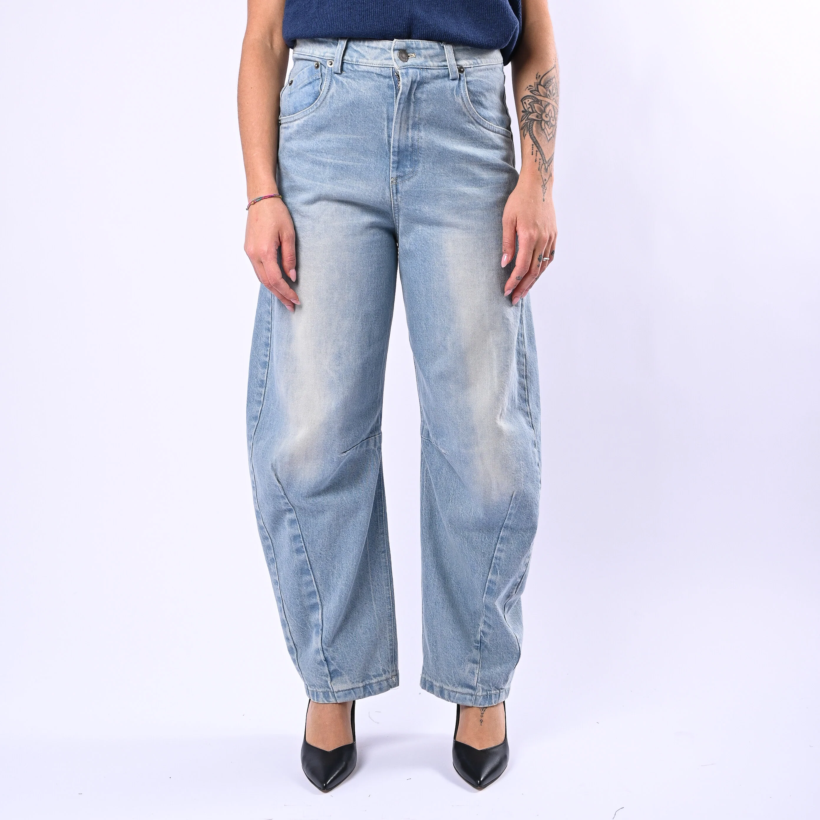 TENSIONE IN - JEANS BALLON CON RIPRESE ART.S26P289 - STONE BLEACH - Image 2