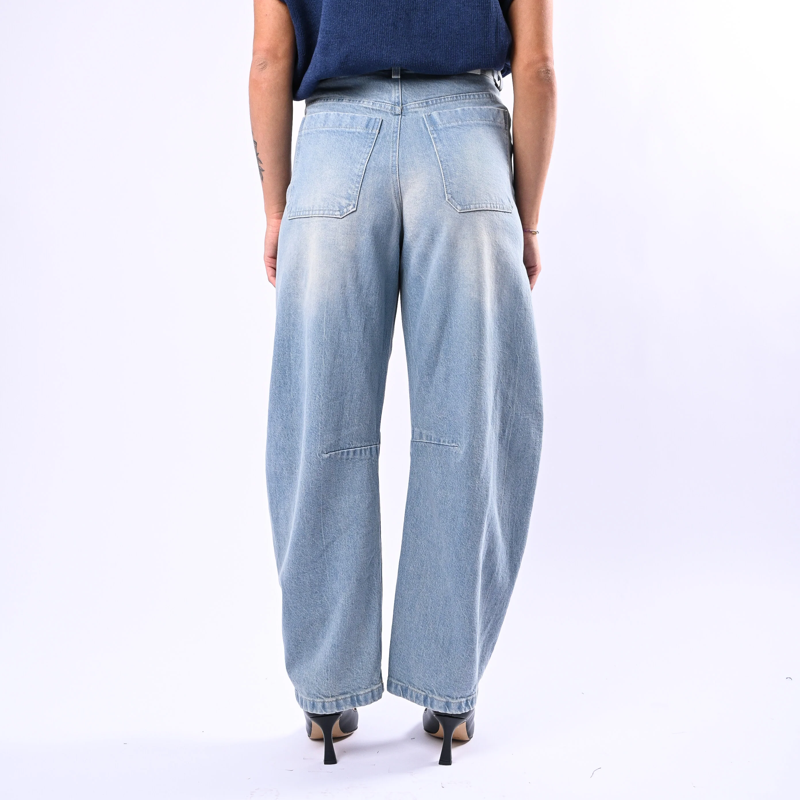 TENSIONE IN - JEANS BALLON CON RIPRESE ART.S26P289 - STONE BLEACH - Image 4
