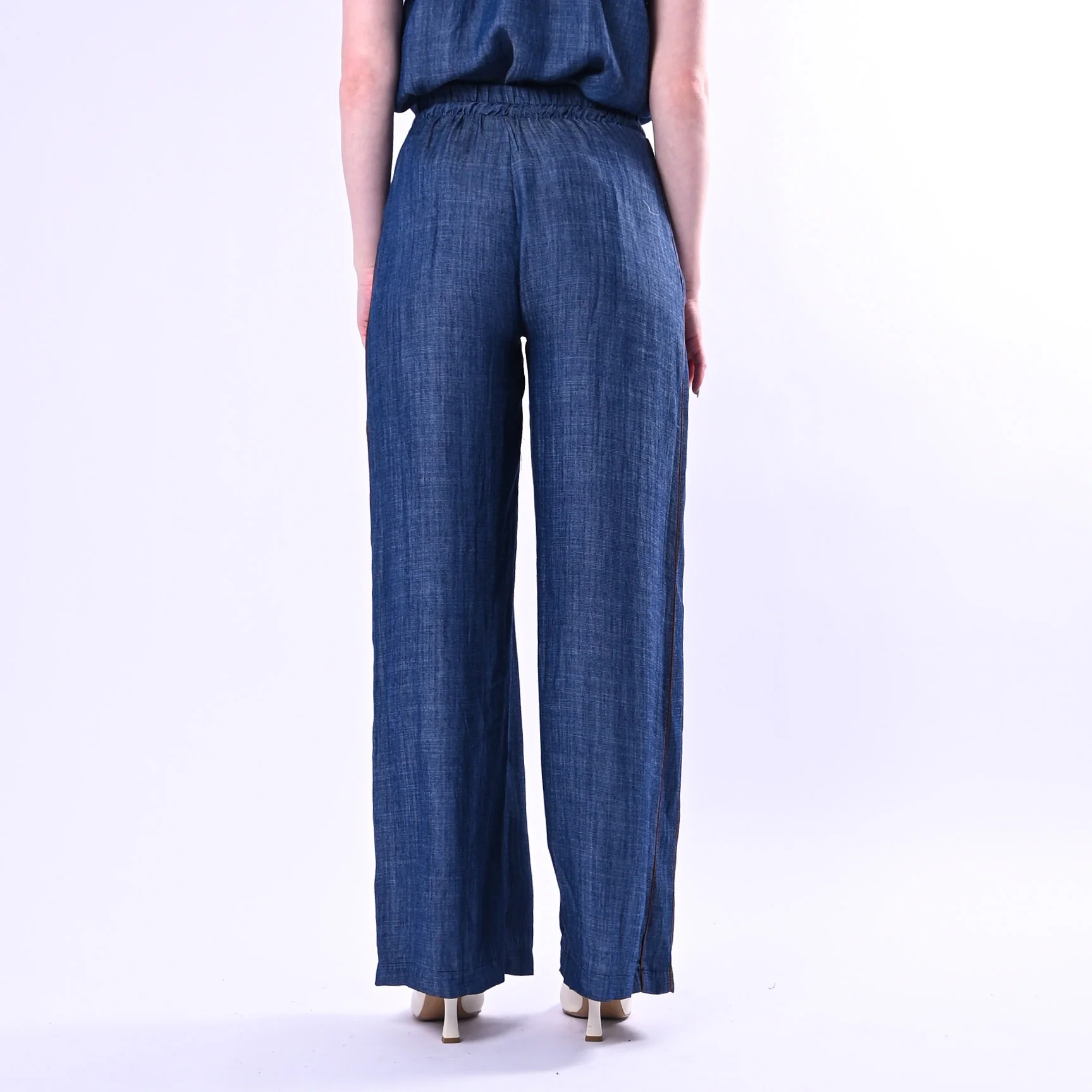 TENSIONE IN - PANTALONE PALAZZO CHAMBRAY CON PROFILI LATERALI ART. S26PB88/B - BLU - Image 4