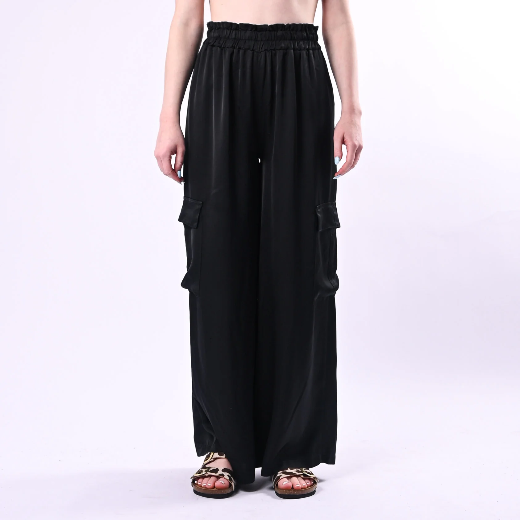 TENSIONE IN - PANTALONE PALAZZO CON TASCONI ART. G433P22R/N - NERO - Image 2