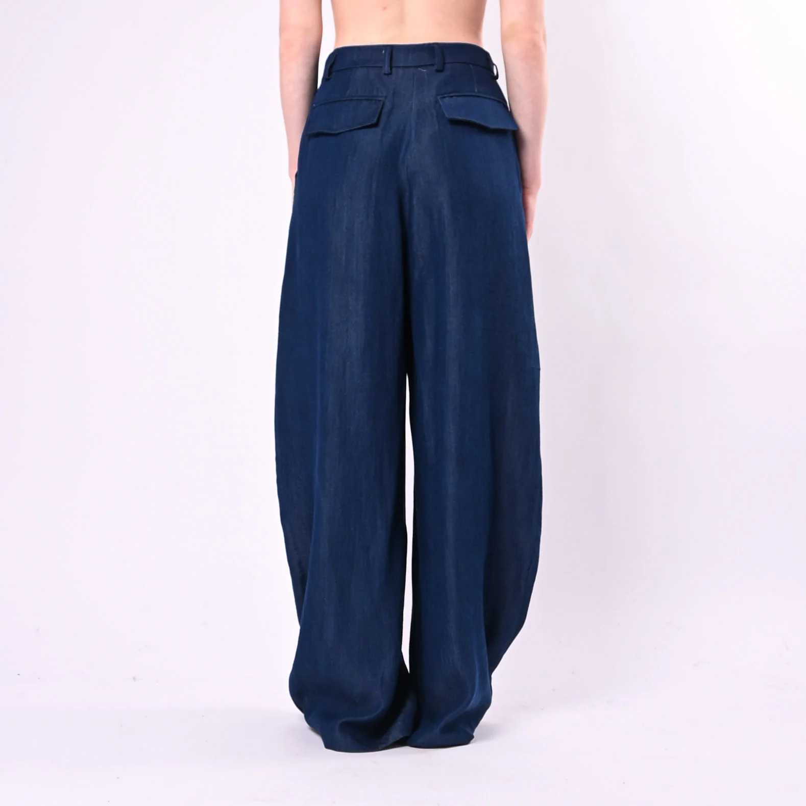 TENSIONE IN - PANTALONI BALLOON IN LYOCELL CON PINCES ART. S26PE21/B - BLU - Image 4