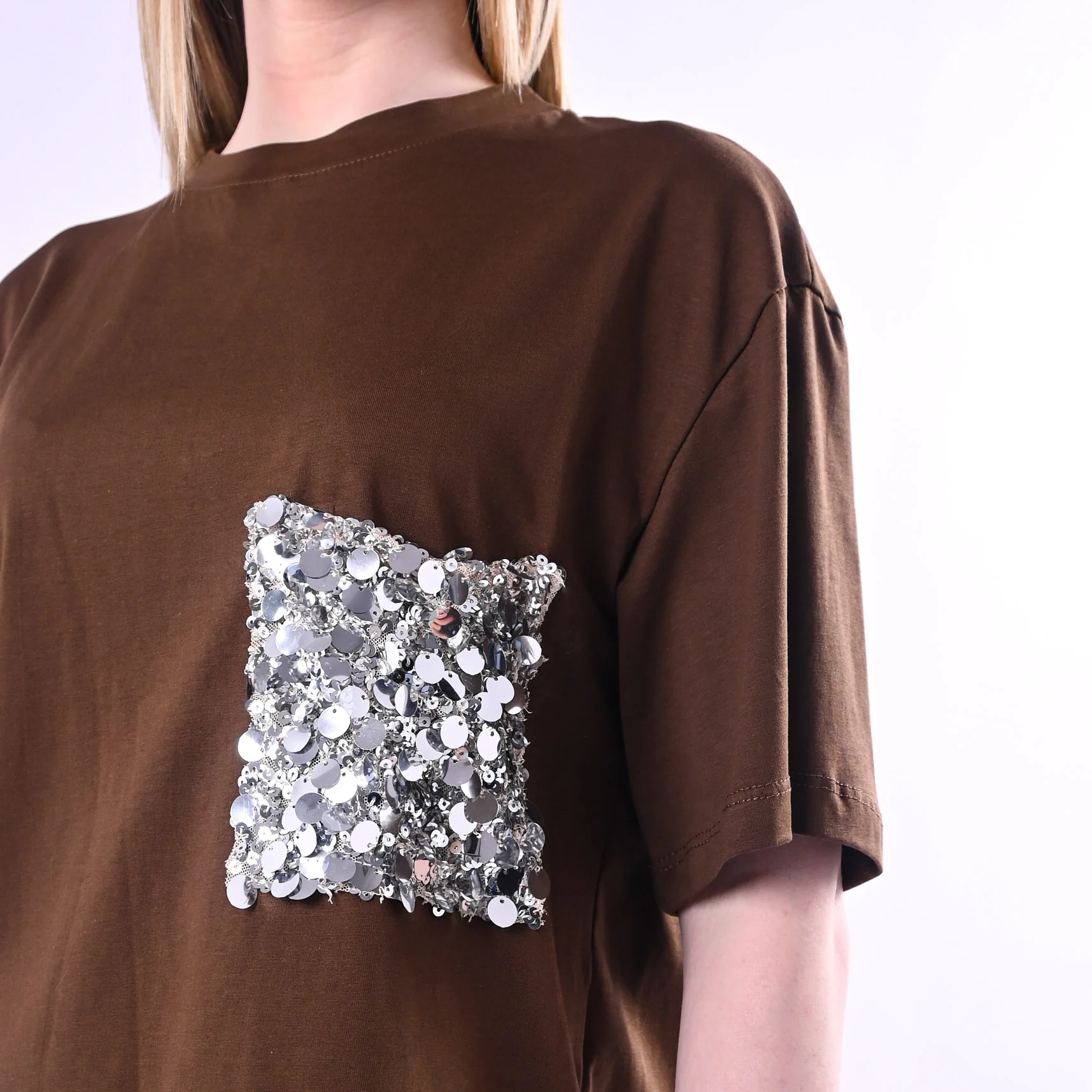 TENSIONE IN - T-SHIRT A SCATOLA TASCA PAILLETTES ART.260112/M - MORO - Image 5
