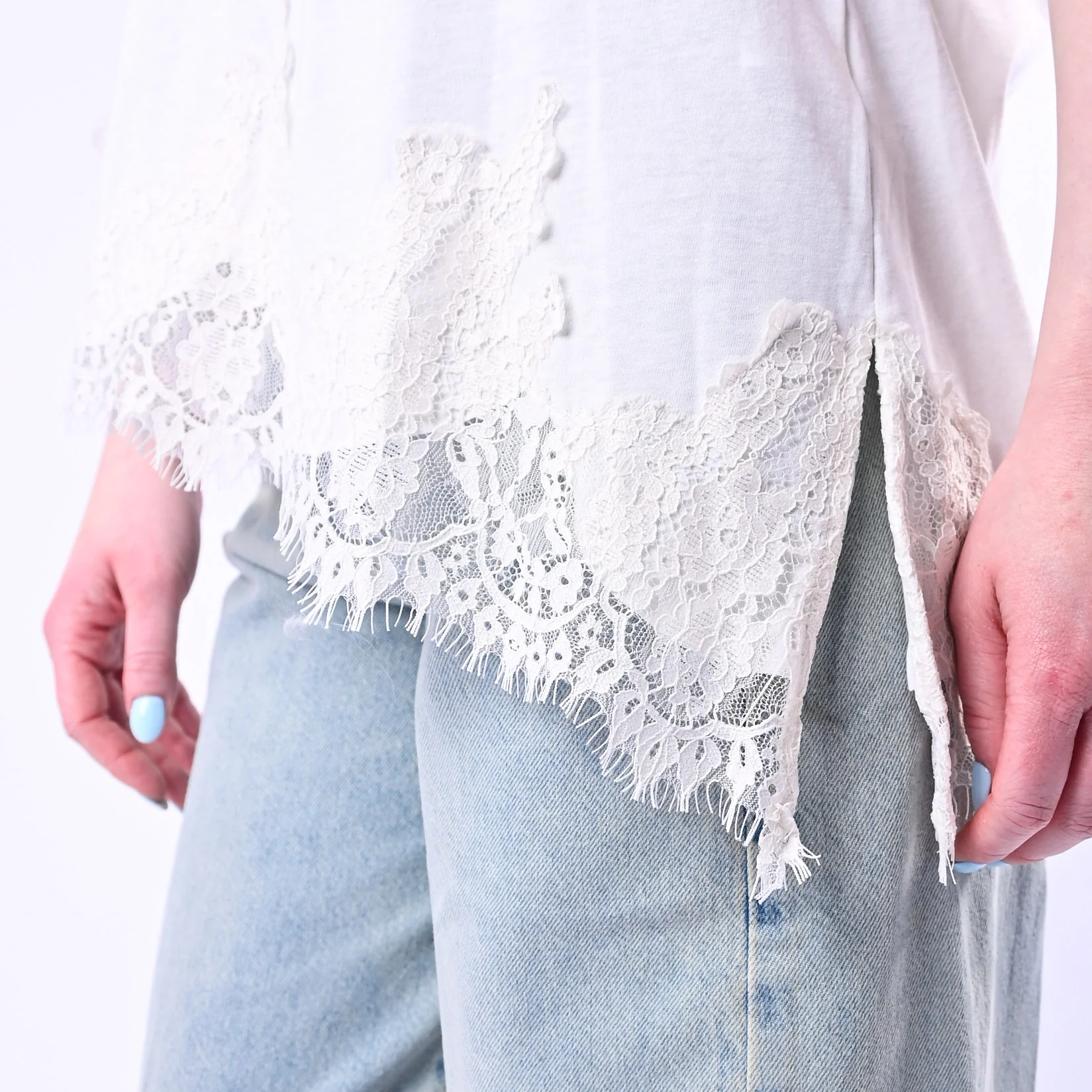 TENSIONE IN - T-SHIRT ASSIMMETRICA CON PIZZO ART.S26MA79/NA - NATURALE - Image 5