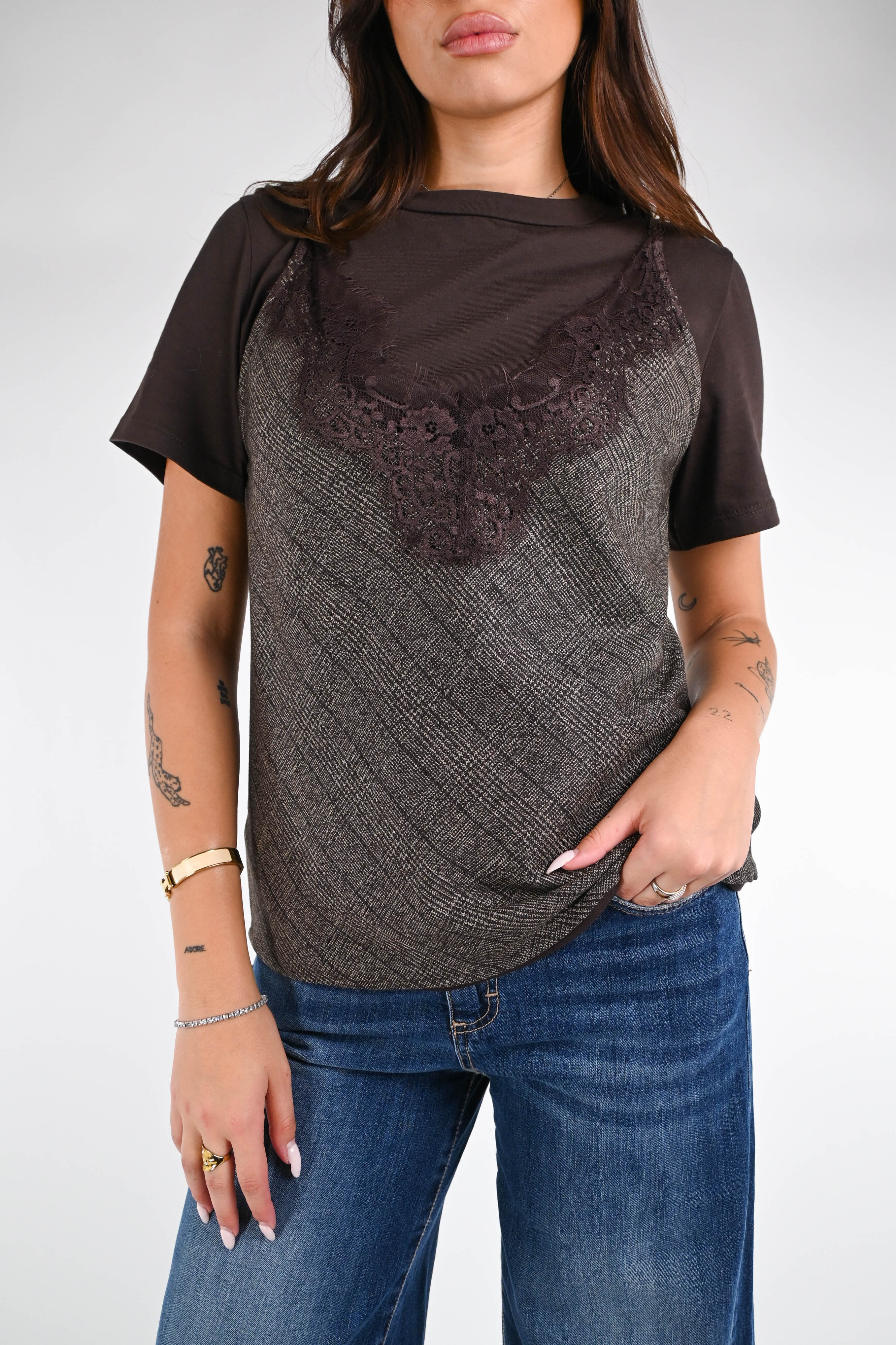 TENSIONE IN - TOP E T-SHIRT SPALLINA CON PIZZO ART.37763 - CHECK MORO