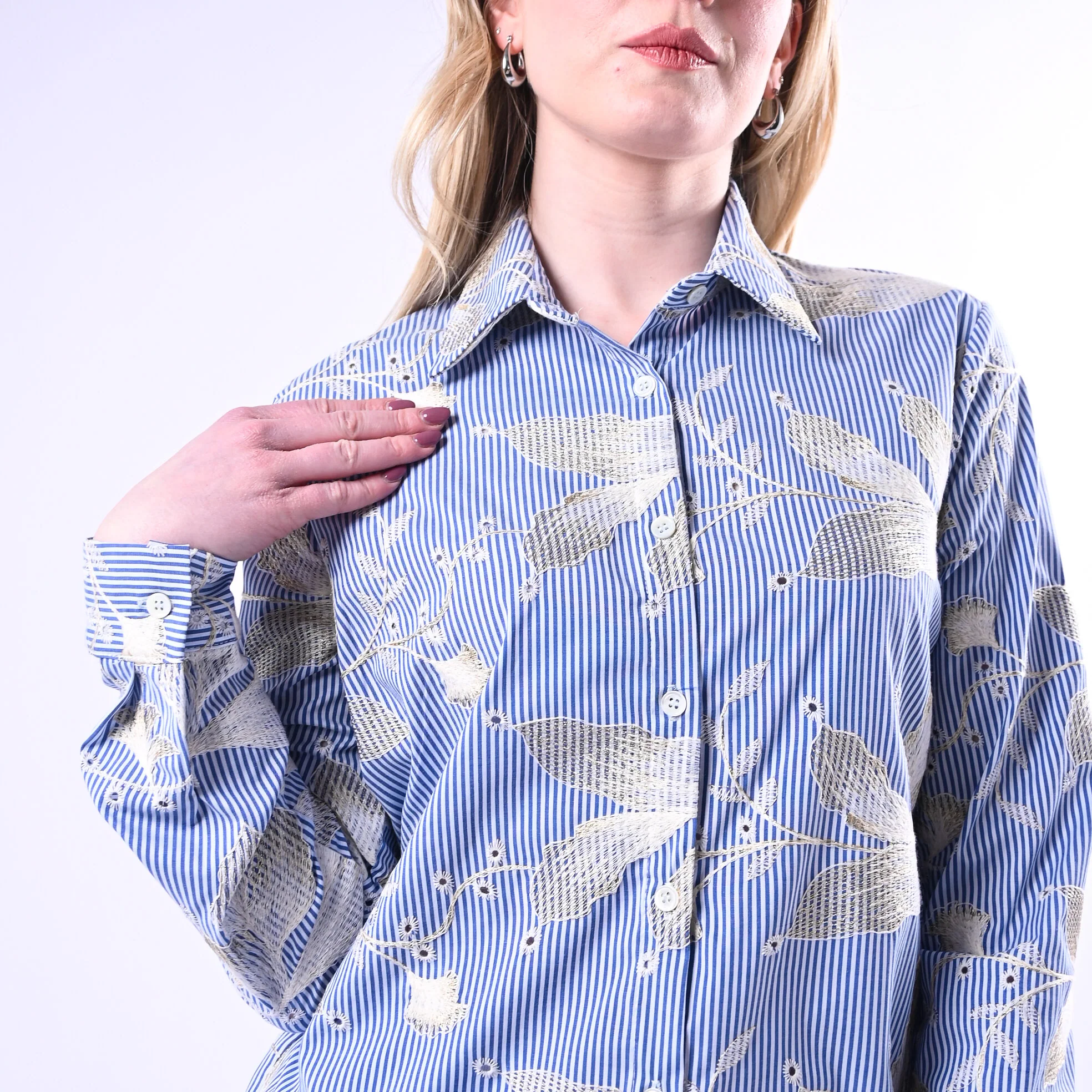 VICOLO - CAMICIA COLLETTO E BASTONCINO+RICAMO ORO ART.TAB1445 - BIANCO/CELESTE - Image 6