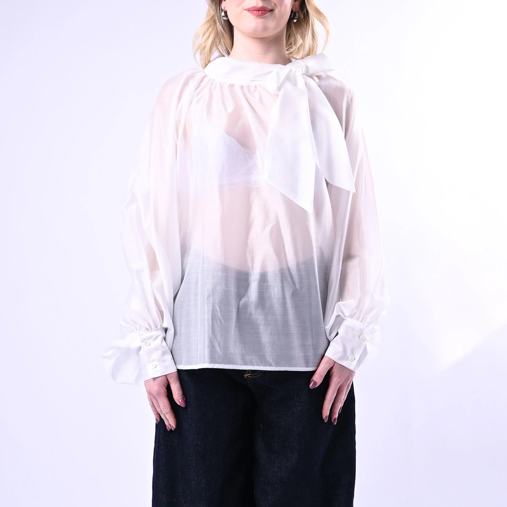 VICOLO - CAMICIA CON FIOCCO E MANICA SBUFFO ART.TAB0210 - BIANCO - Image 2