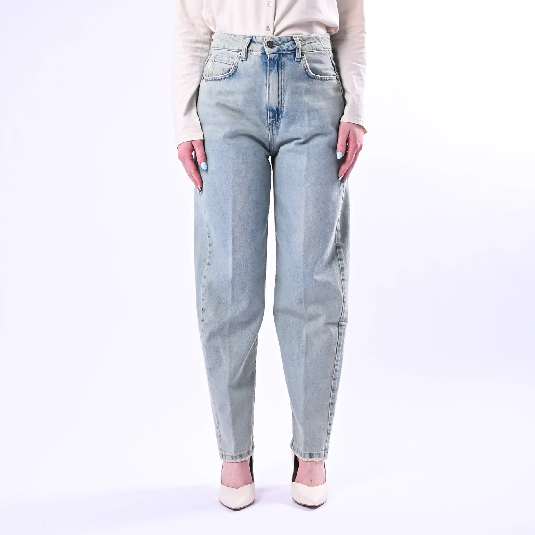 VICOLO - JEANS MAGDA BARREL ART.DAB5209/J - LAVAGGIO CHIARO - Image 2