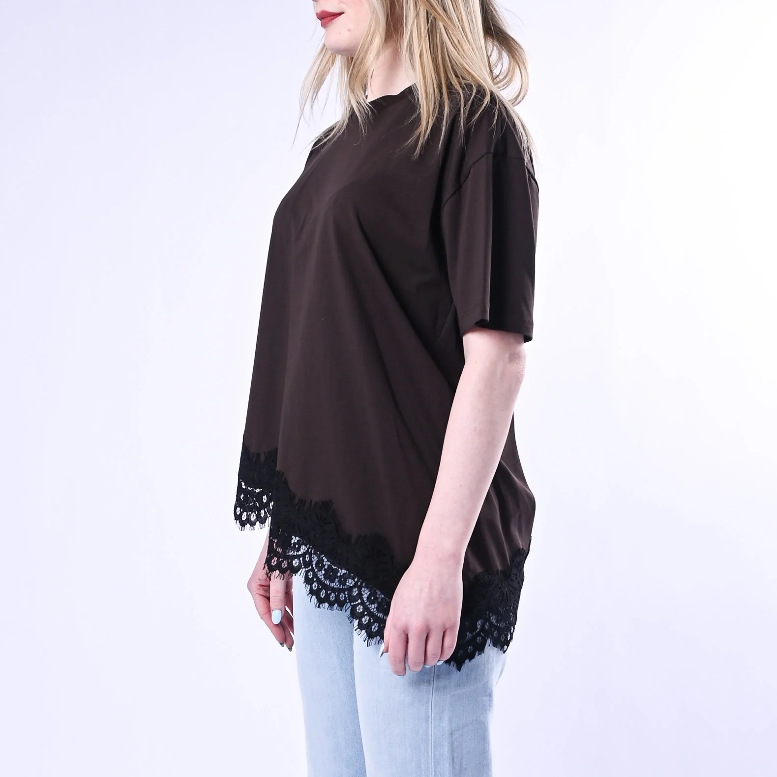 VICOLO - T-SHIRT ASIMMETRICA CON PIZZO ART.RAB0598/M - MORO - Image 3