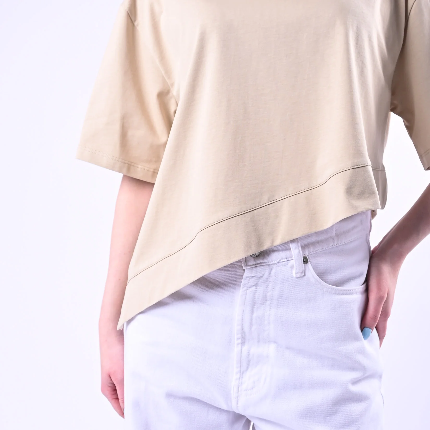 VICOLO - T-SHIRT GIRCOLLO ASIMMETRICA ART.UAB0281/B - BEIGE - Image 5