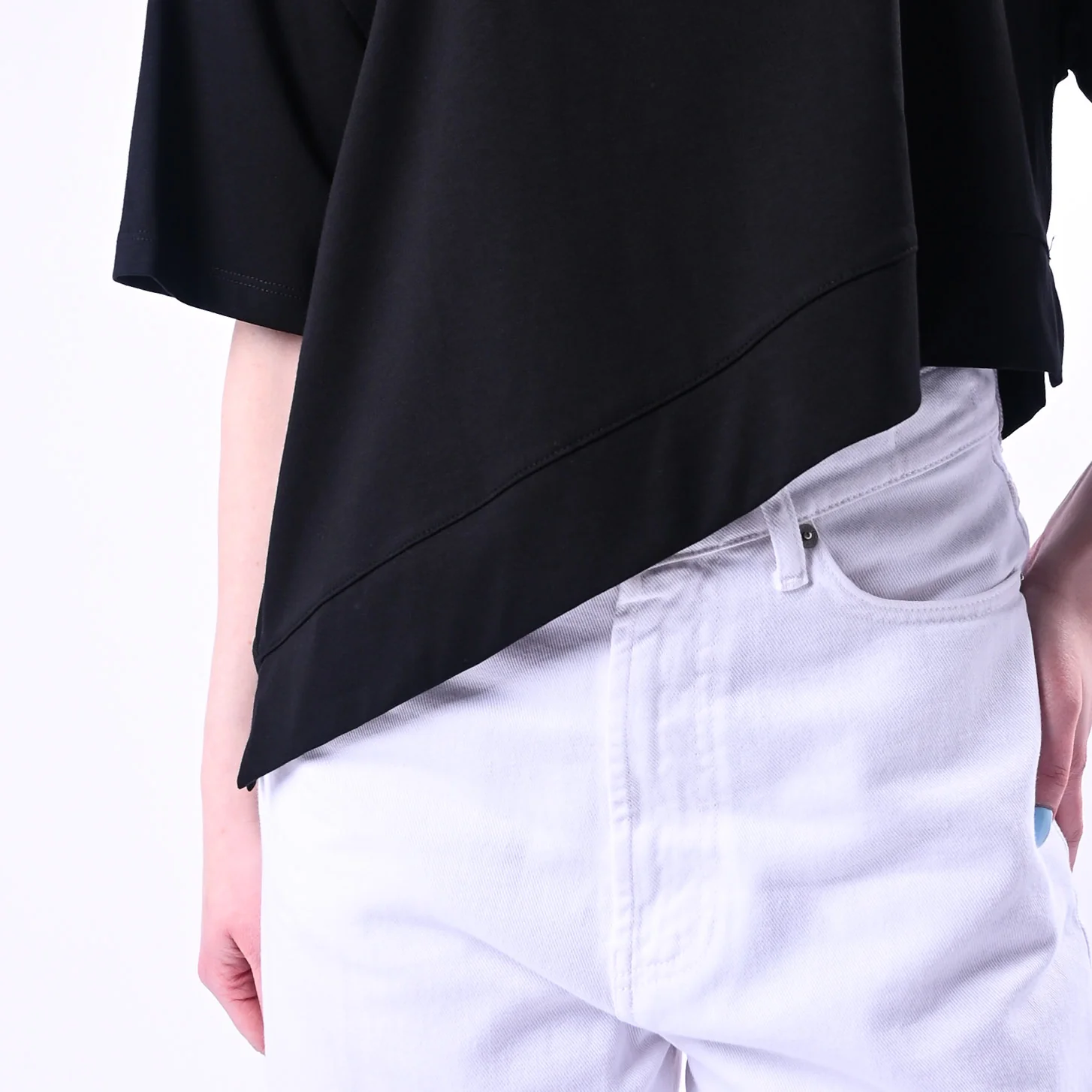 VICOLO - T-SHIRT GIRCOLLO ASIMMETRICA ART.UAB0281/N - NERO - Image 5
