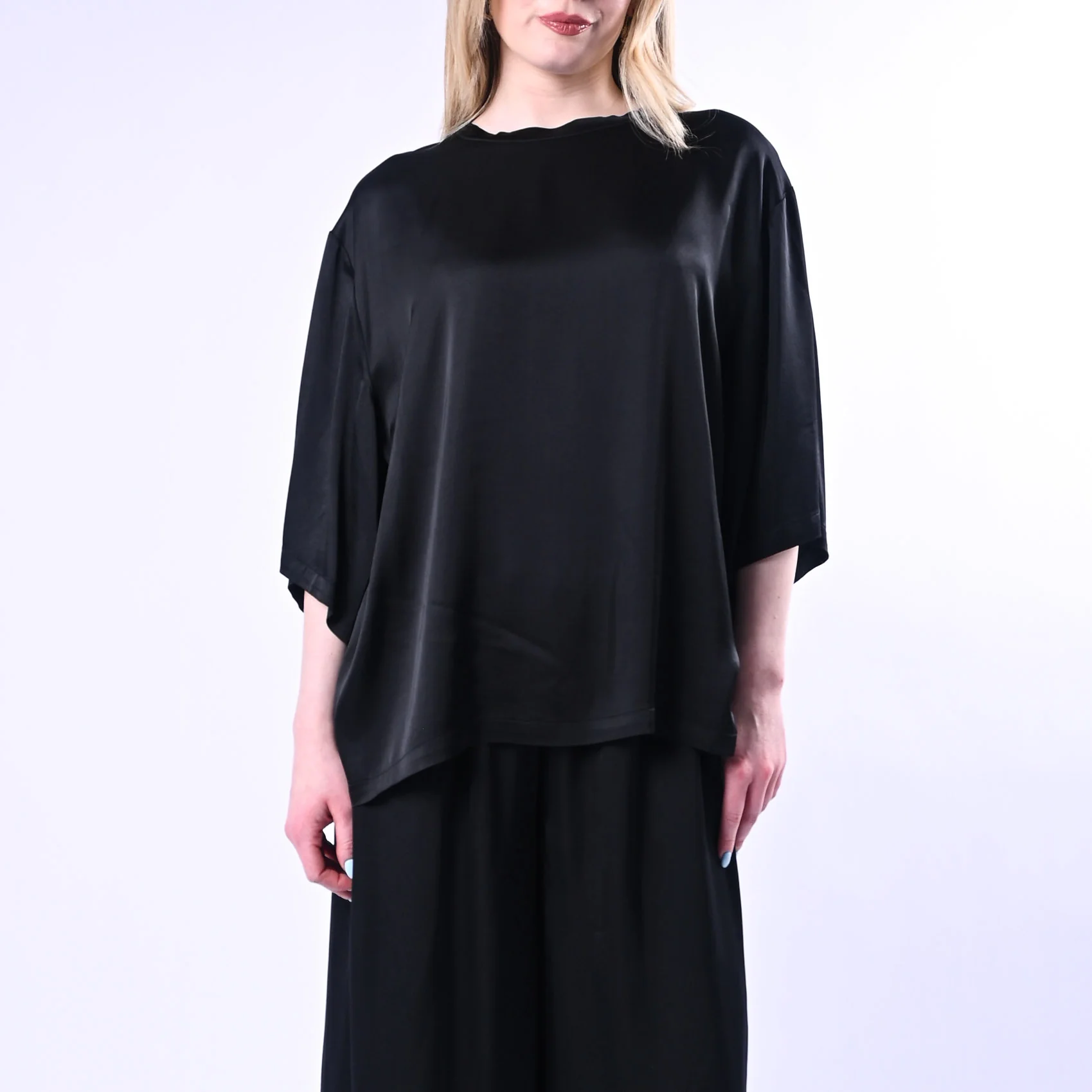 VICOLO - T-SHIRT OVER IN VISCOSA ART.TAB0081/N - NERO - Image 2