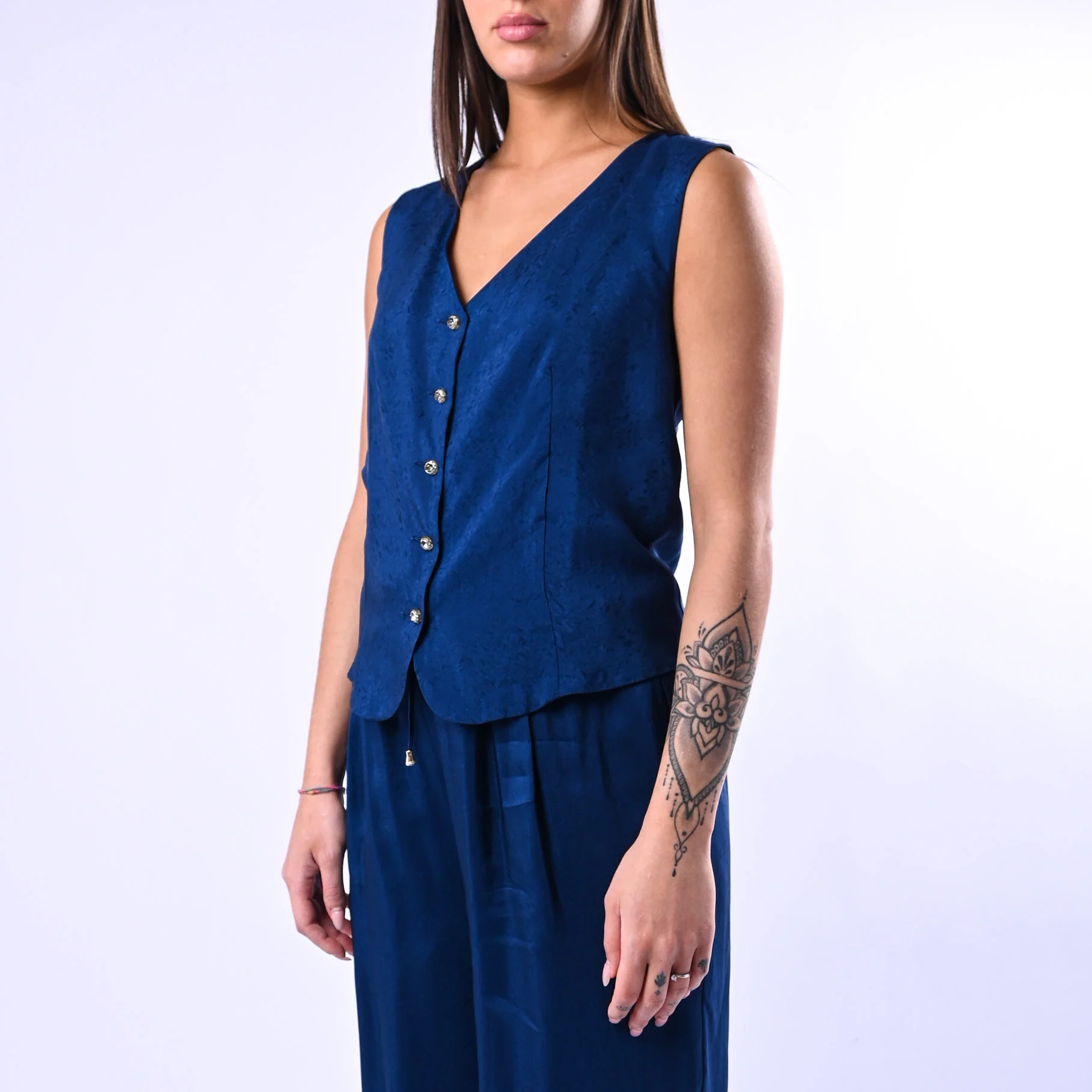 WU'SIDE - GILET FLUIDO CON BOTTONI GIOIELLO ART.26293 - BLU - Image 4